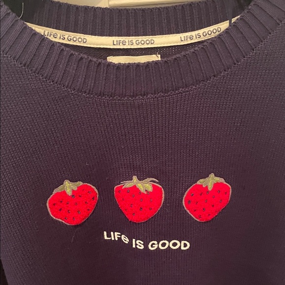 NWT Life Is Good Dark Blue Sweater with Strawberry Accents size XL - Picture 2 of 9